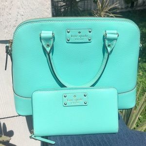 Selling KateSpade Turquoise Bucket Purse & wallet.
